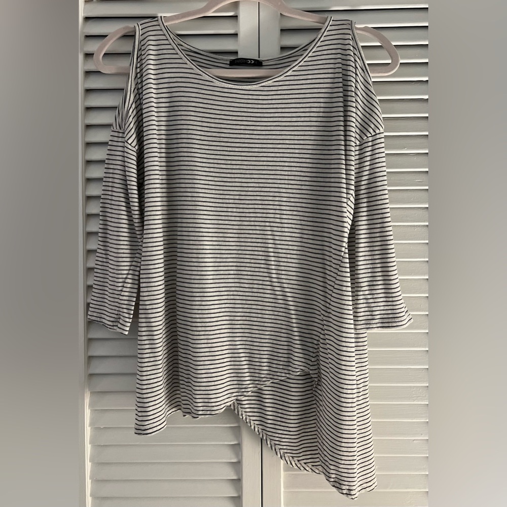 Asymmetric White Open Shoulder Black Pinstripe 3/4 Sleeve Blouse Size Medium